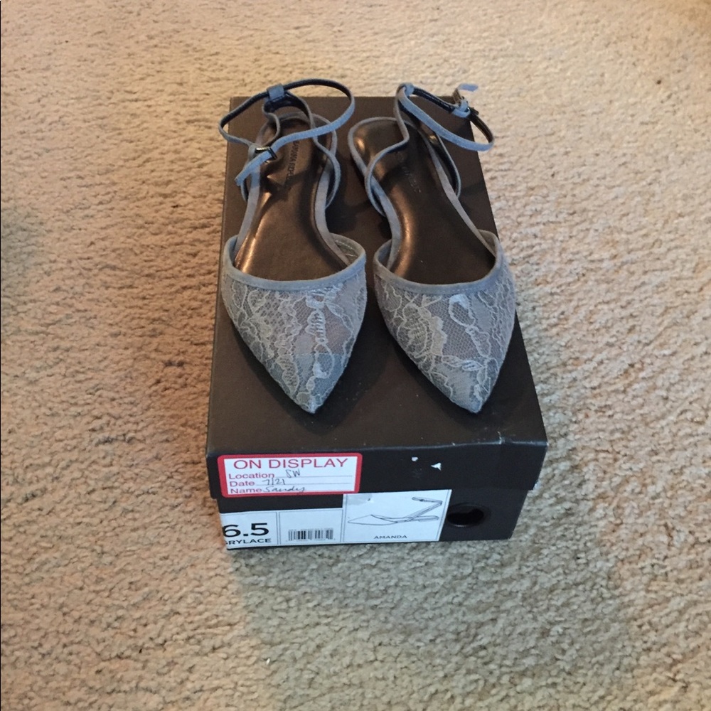 BNIB Banana Republic Amanda lace flat size 6.5